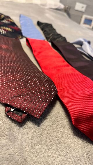 11 Corbatas - Multicolor y Rojas