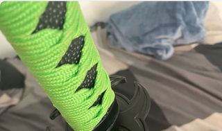 Katana decorativa: espada negra y verde