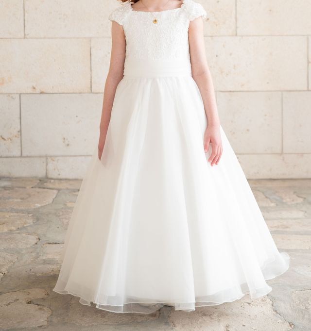 Vestido comunión niña blanco roto. Carmy