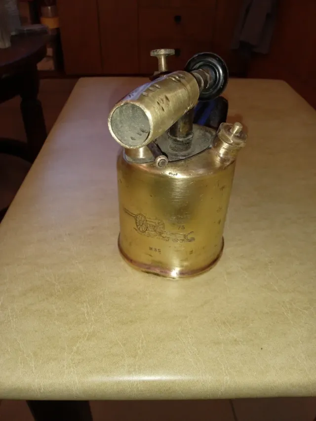 Soplete antiguo de metal