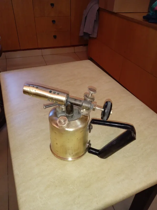 Soplete antiguo de metal