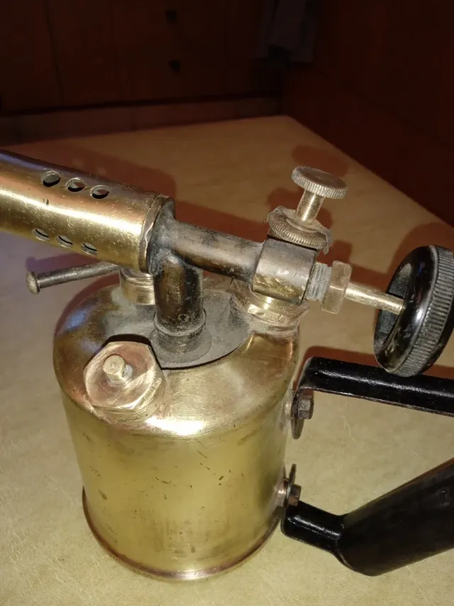 Soplete antiguo de metal