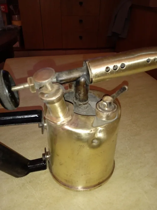 Soplete antiguo de metal