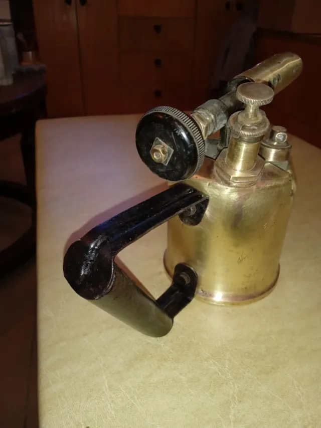 Soplete antiguo de metal