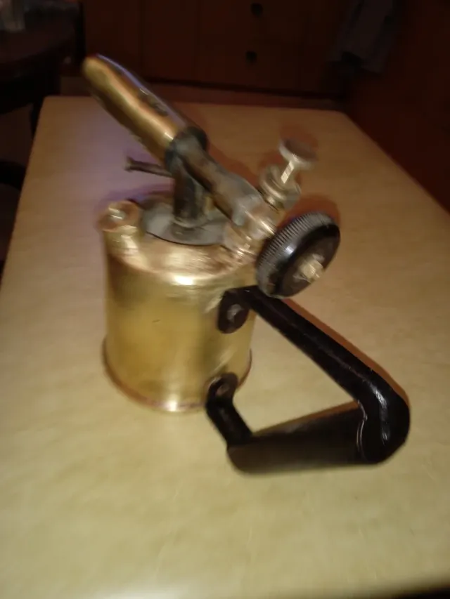 Soplete antiguo de metal