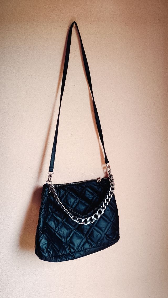 Bolso bandolera negro acolchado