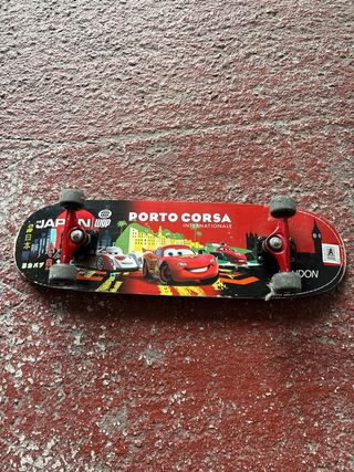 Patinete Cars: ¡A toda velocidad!