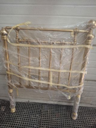 CAMA DORADA 