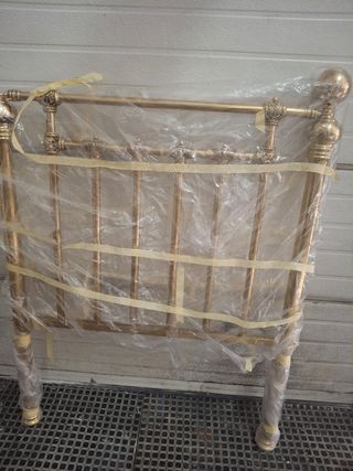CAMA DORADA 