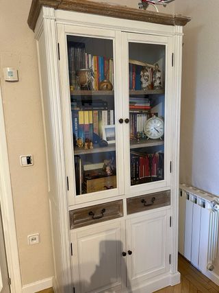Vitrina con puertas de cristal - Mueble de madera