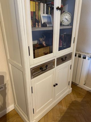 Vitrina con puertas de cristal - Mueble de madera