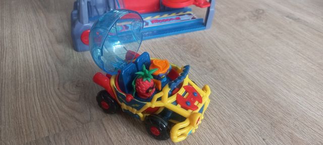 Superzings: Vehículos y Figuras