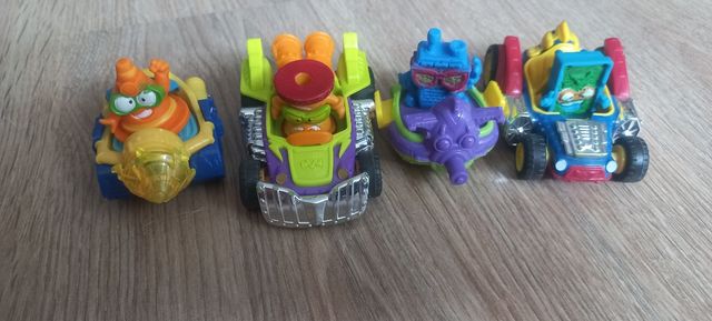 Superzings: Vehículos y Figuras