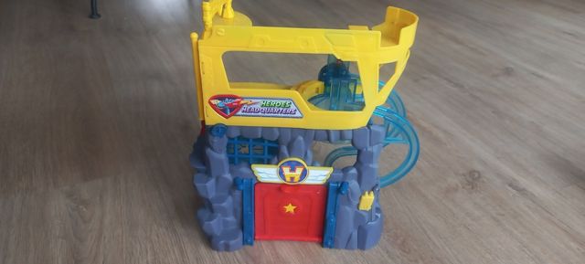 Superzings: Vehículos y Figuras