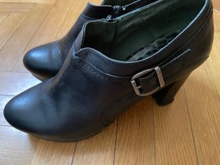 Botines negros de piel
