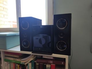 Equipo música LG - 2 altavoces