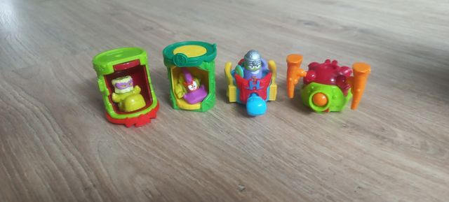 SuperZing: varios coches y cápsulas