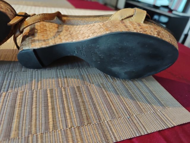 Sandalias Shyla beige y marrón