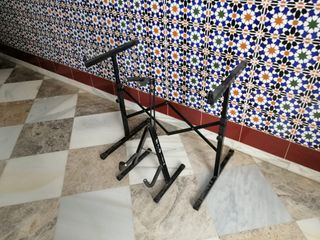 Soportes guitarra eléctrica y amplificador