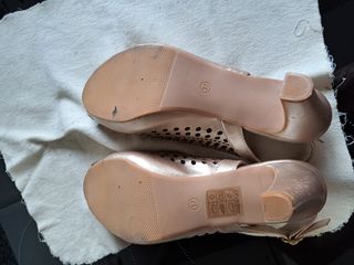Zapatos Prestigio dorados tacón