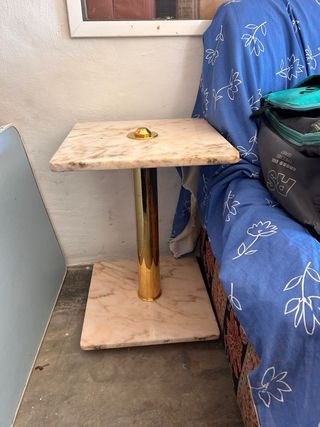 Mesa centro mármol dorada