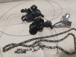 Componentes SRAM y Shimano bici