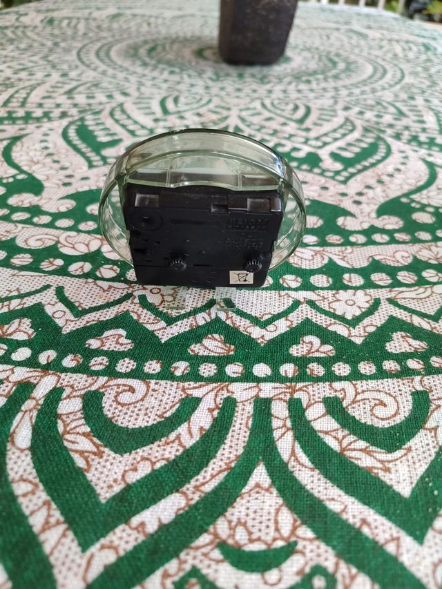 Reloj despertador vintage verde