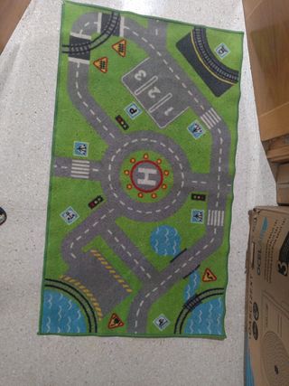 Alfombra circuitos infantil,medidas 75 por 130 cm