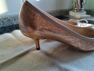 Zapatos tacón rosa dorado mujer