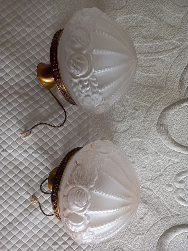 1 Plafón madera y cristal y 2 de latón y cristal