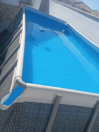 Piscina regalo todo el césped artificial