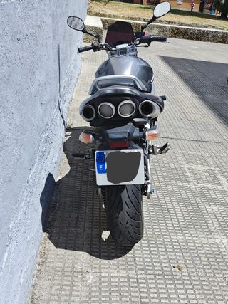 Suzuki GSR 600 Gris Plata - Moto