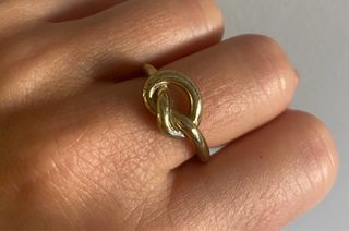 Anillo Bimba y Lola nudo dorado plata