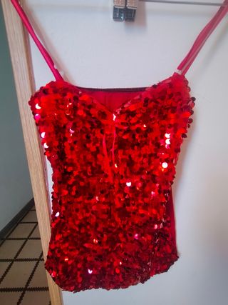 Top rojo lentejuelas