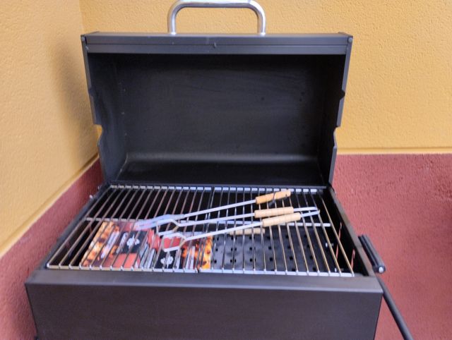 Barbacoa carbón negra