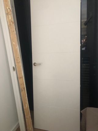 Puerta blanca nueva 