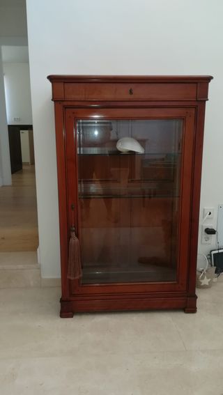 Vitrina antigua de madera