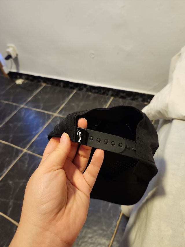 Gorras Adidas y Puma - Blancas y Negras