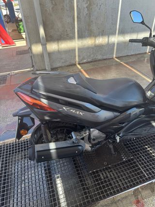 Yamaha X-Max 125 - Scooter