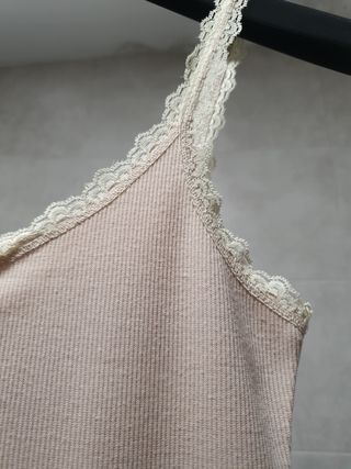 Camiseta beige algodon tirantes encaje