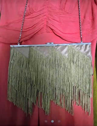 Bolso fiesta clunch color champan dorado con fleco