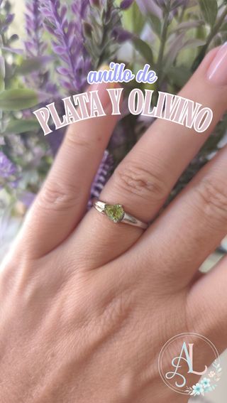 Anillo plata olivino natural con forma de corazón