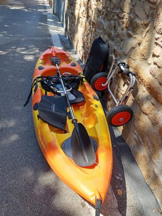 Kayak pesca: ligero y naranja