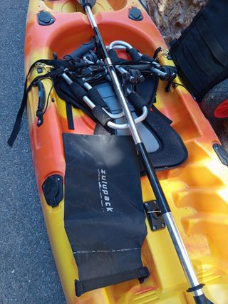 Kayak pesca: ligero y naranja