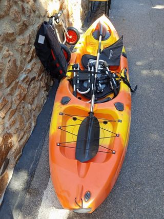 Kayak pesca: ligero y naranja