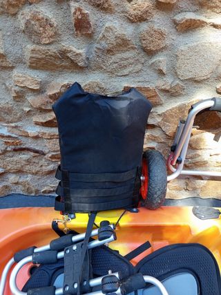 Kayak pesca: ligero y naranja