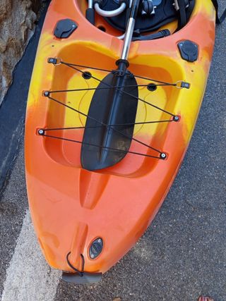 Kayak pesca: ligero y naranja