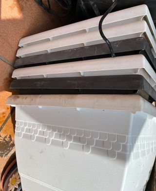 Maceteros plásticos blancos