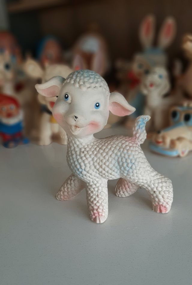 Pecora vintage in gomma