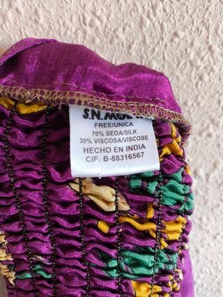 Falda pantalón de seda morada.